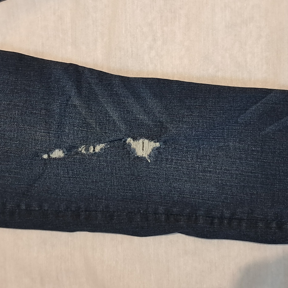 Abercrombie & Fitch Ultra High Rise Super Skinny Size 2/26. Distressed. - Picture 8 of 14